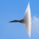 Imagen para el artículo titulado ¿Qué es el cono que forma un avión al romper la barrera del sonido?
